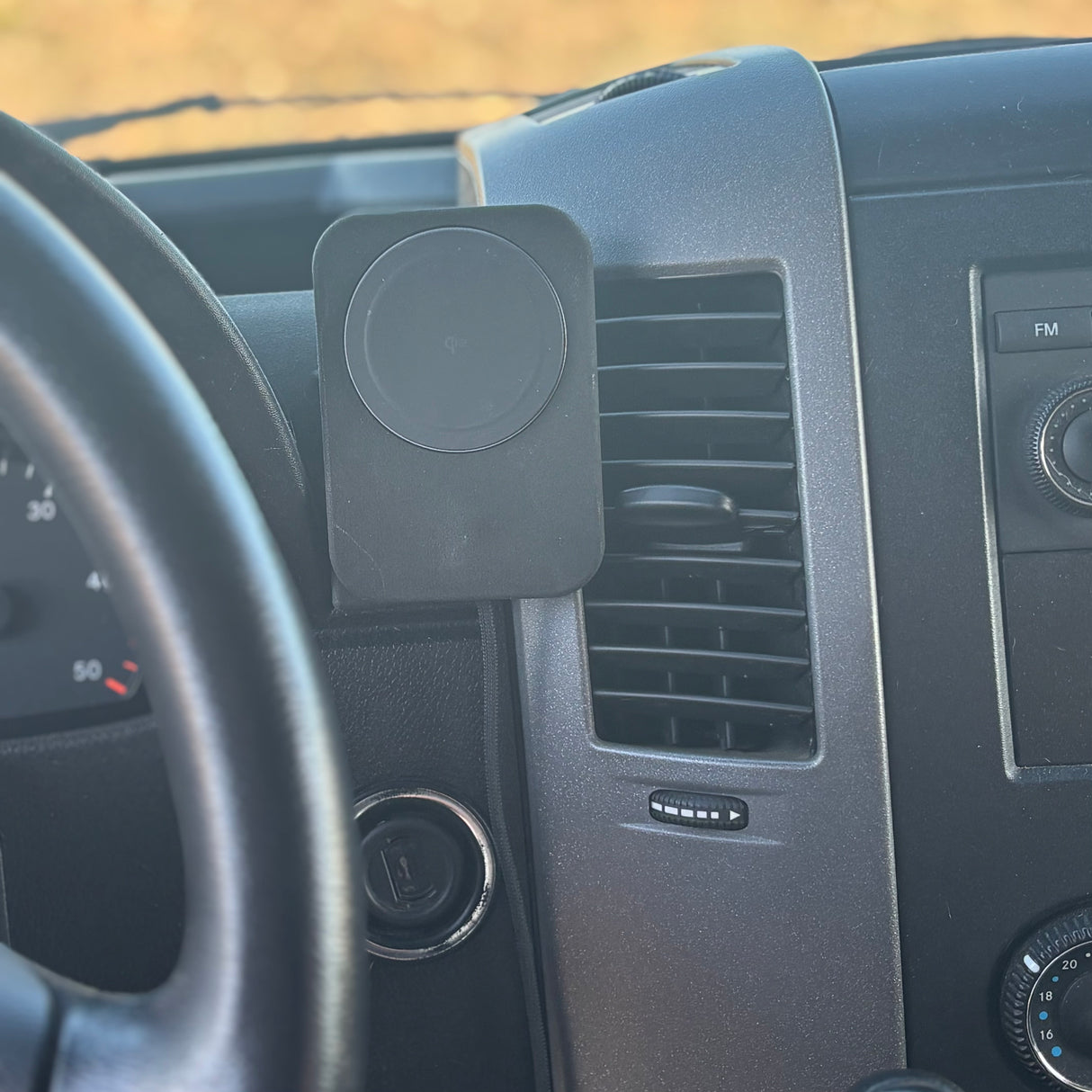 Handyhalter mit induktivem Ladegerät - passend für Sprinter W906 Facelift